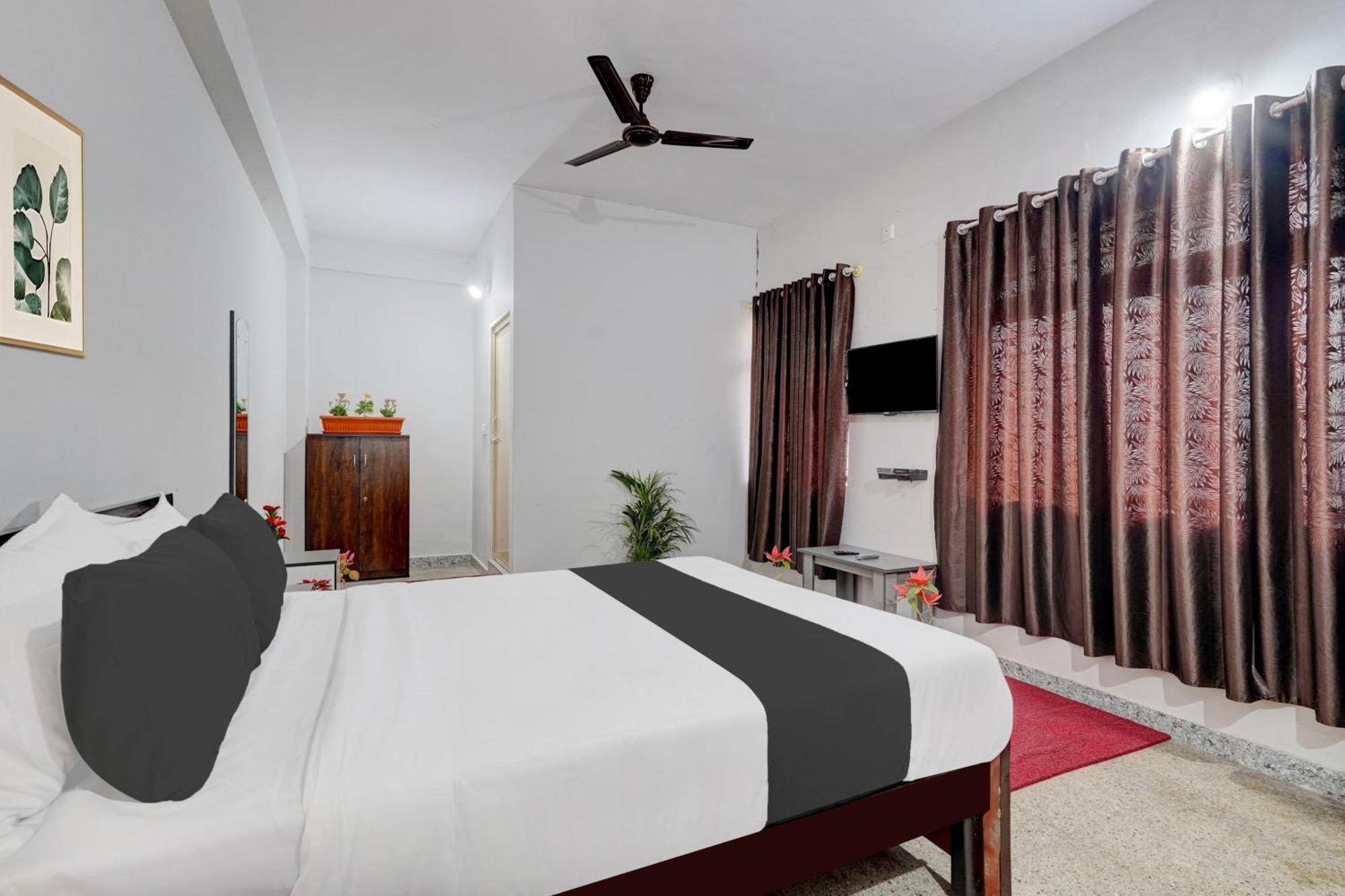 Shravanya Comforts Hotel