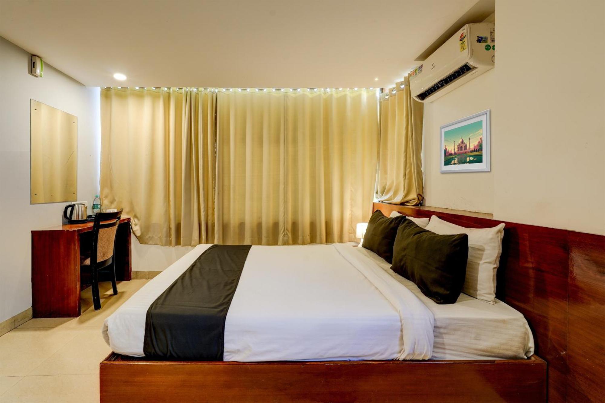 O V3r Residency Hotel 3*
