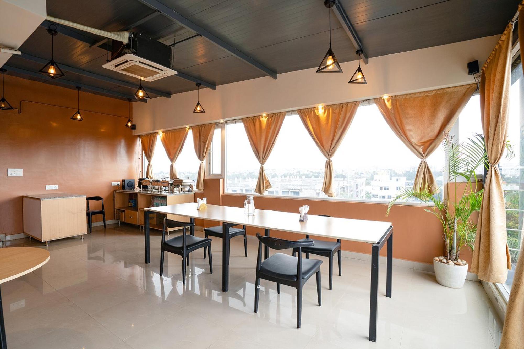 Hotel Fabhotel Royal Sterling- Manyata Tech Park 3*