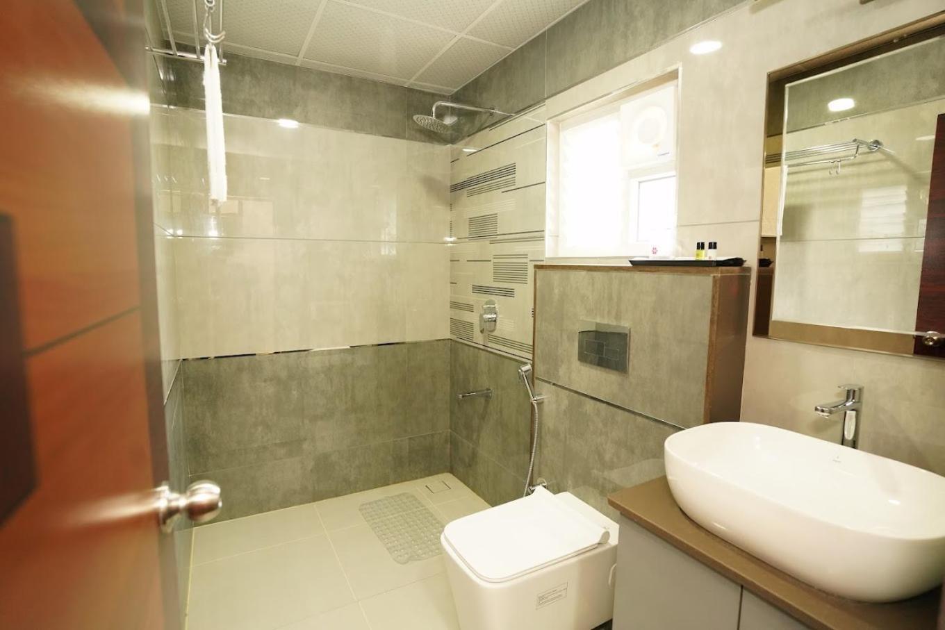 Saavees Residency