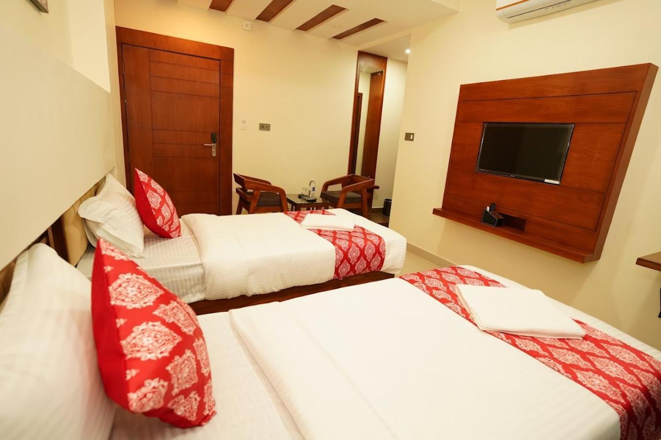 Hotel Saavees Residency