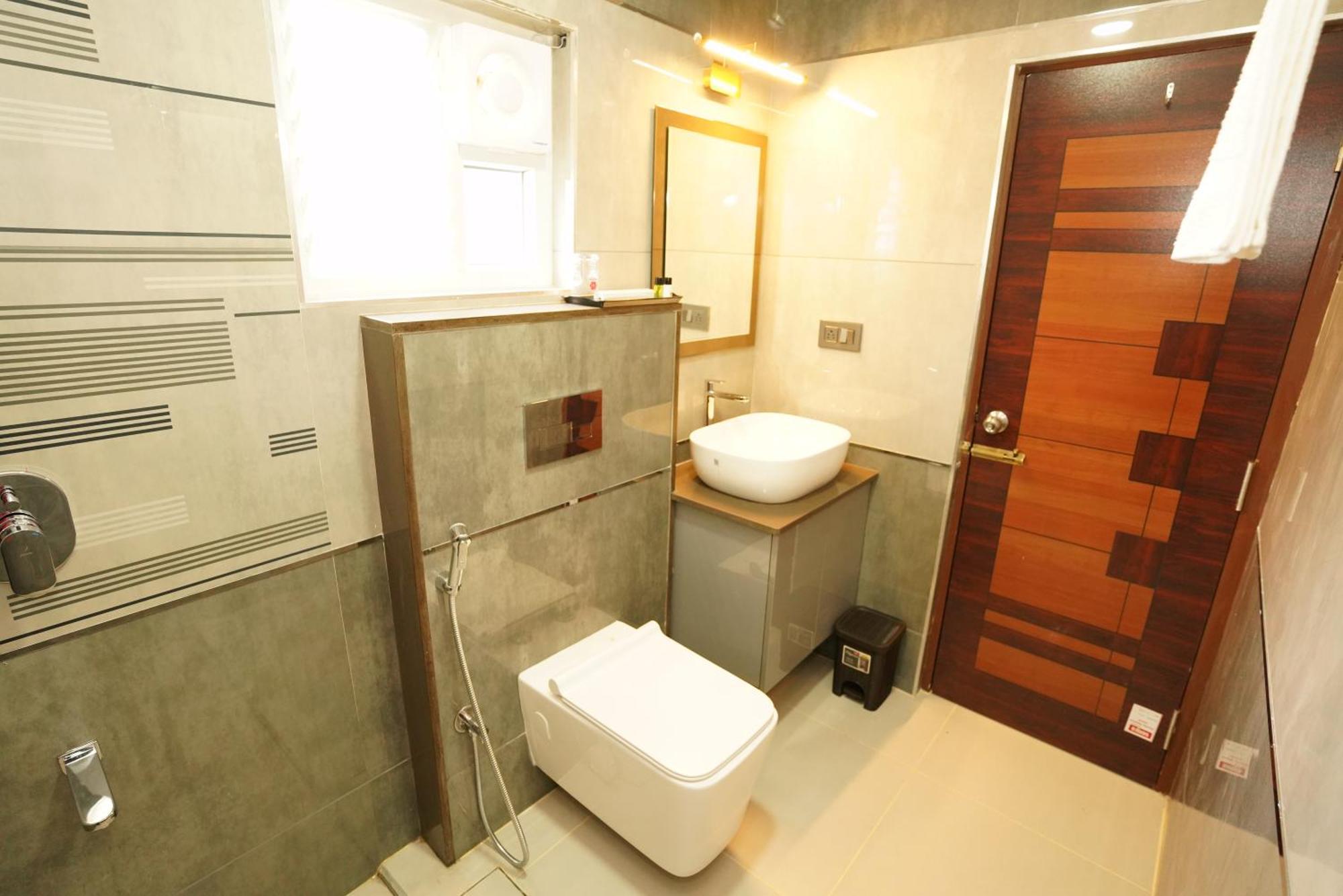 Saavees Residency Hotel 3*