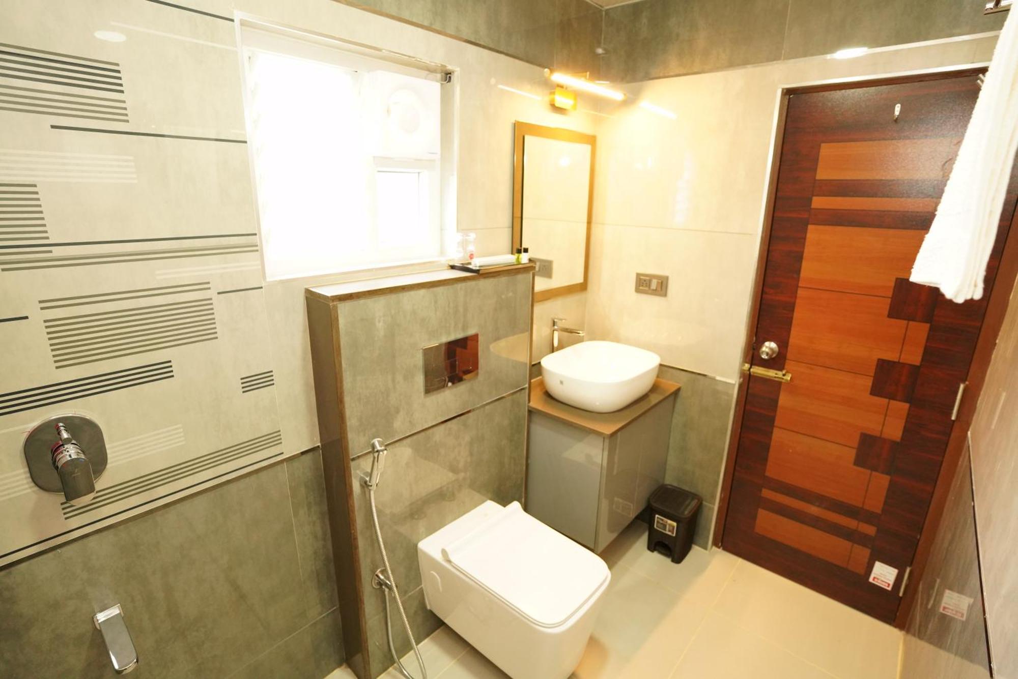 Saavees Residency