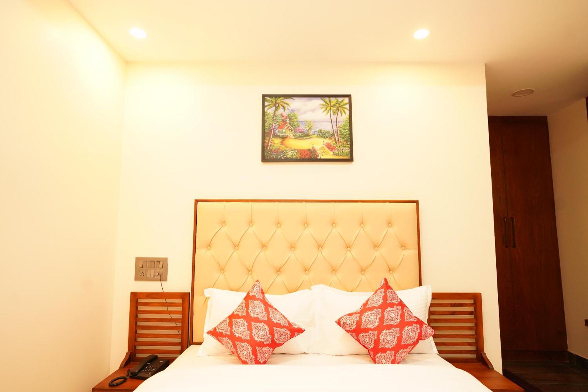 Hotel Saavees Residency