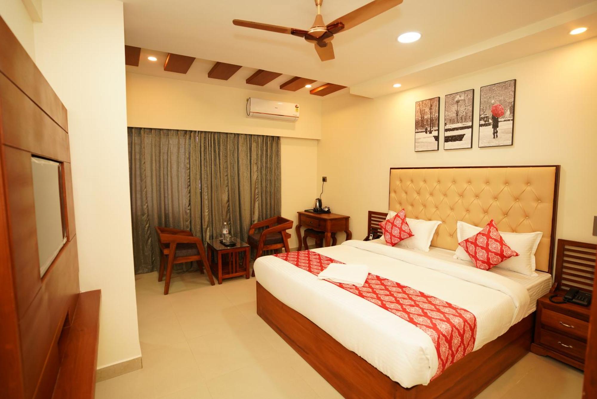 Saavees Residency
