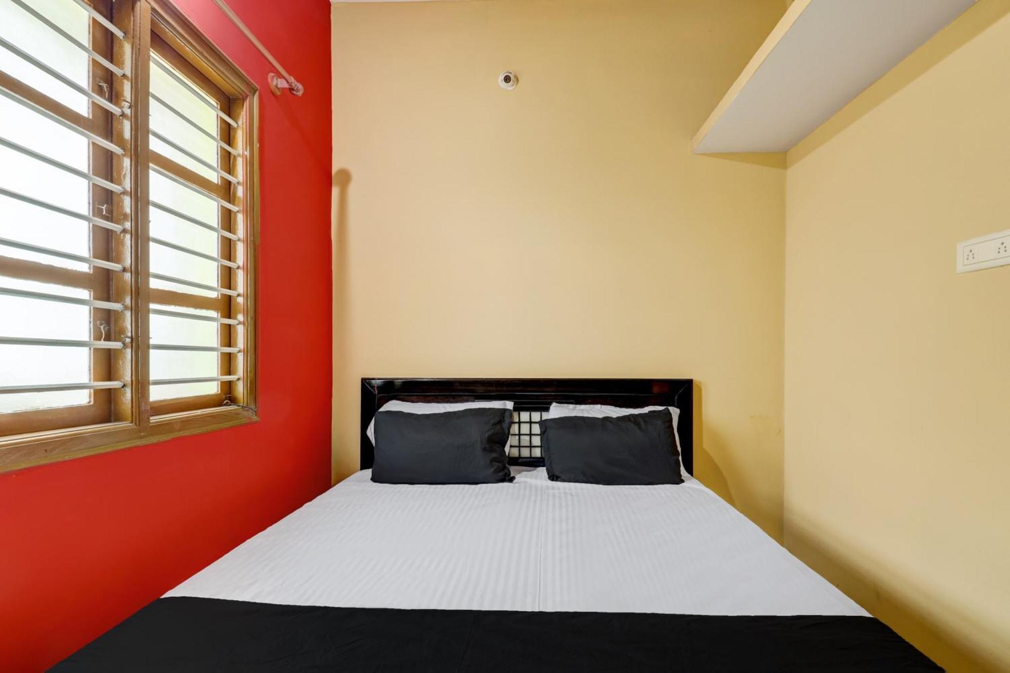Hotel Collection O Waiterly Boarding & Bangalore