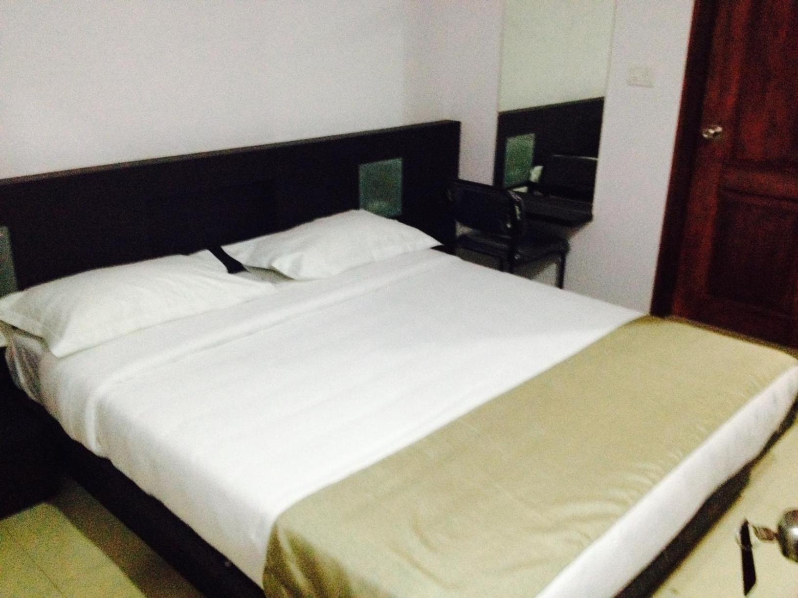 Hotel Aston Service *