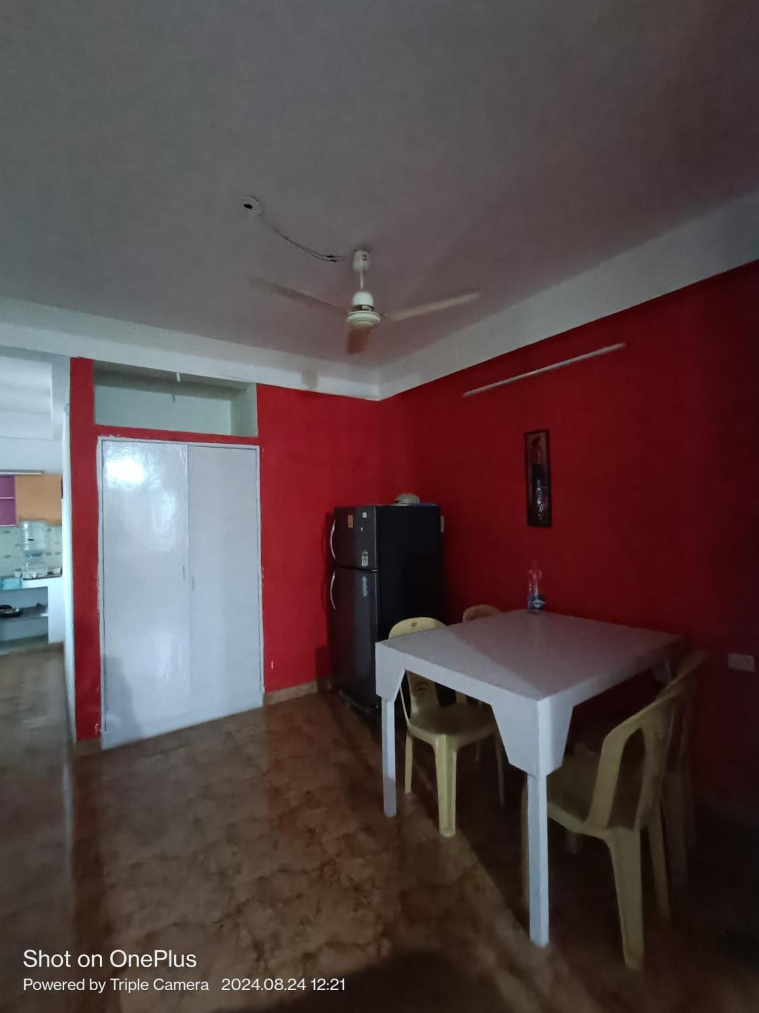 One In A Two Bhk With Kitchen Wifi And Washing Machine *