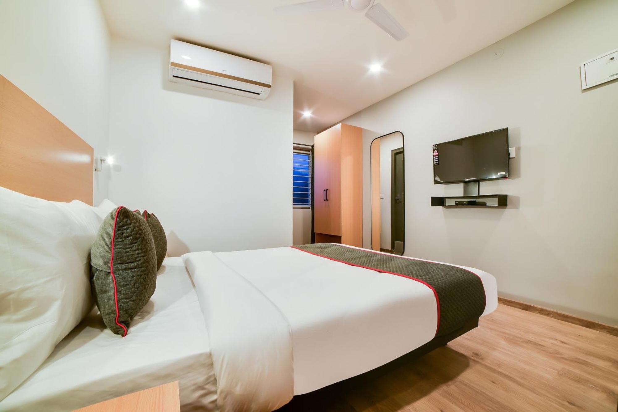 Super Townhouse Sarjapur Near Bellandur Hotel