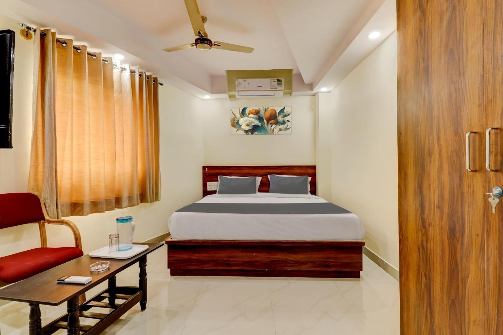 Collection O Hemadri Residency