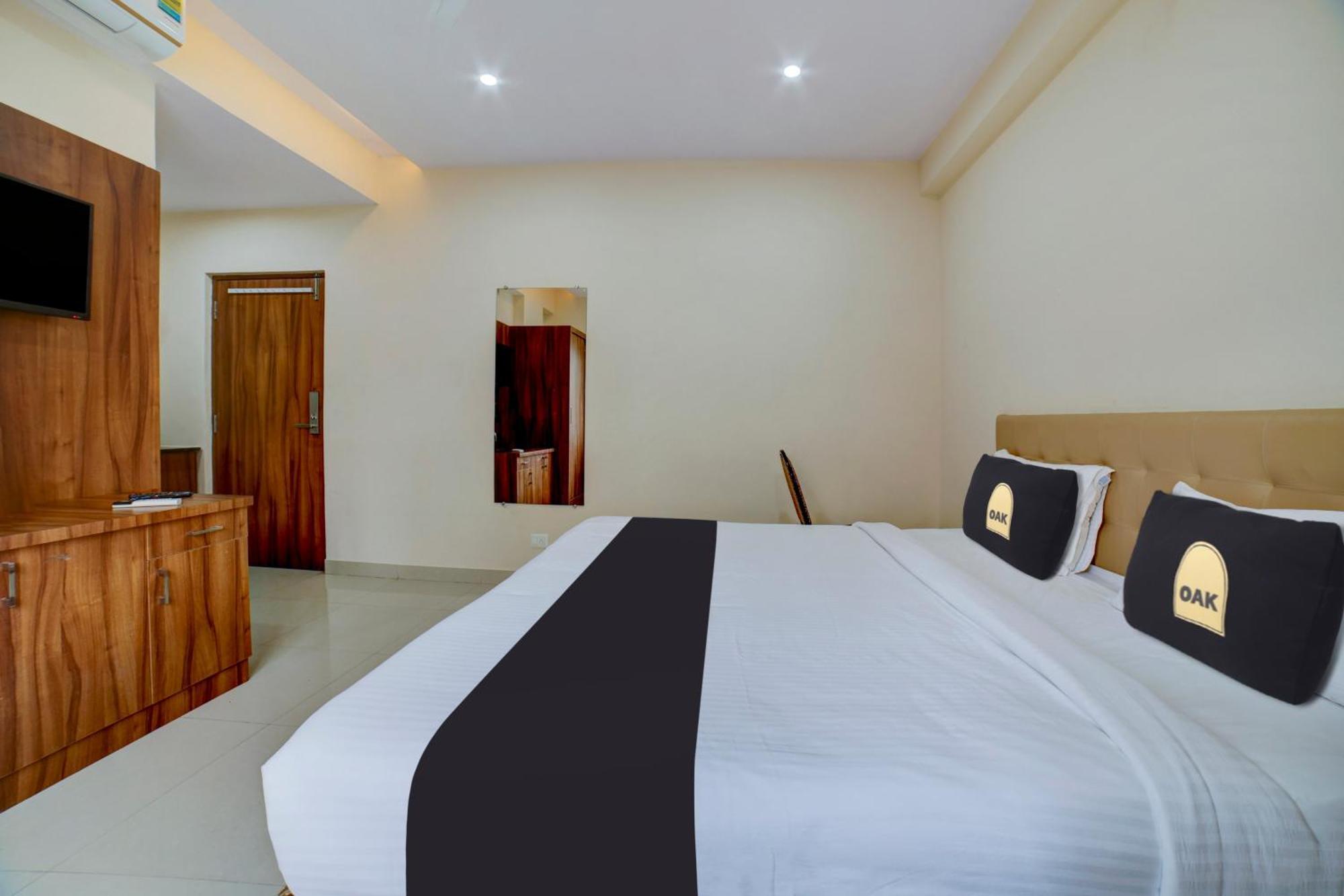 Townhouse Oak Ess Jay Hotel