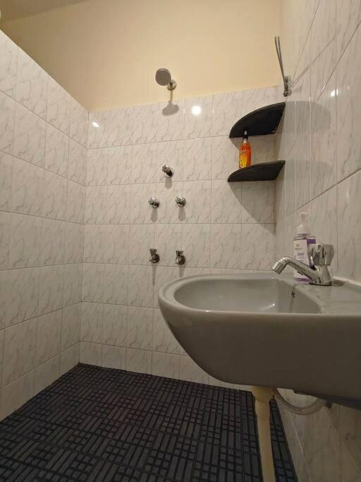 Cozy 80ft Rd Indiranagar 2bhk 2bth * Bangalore