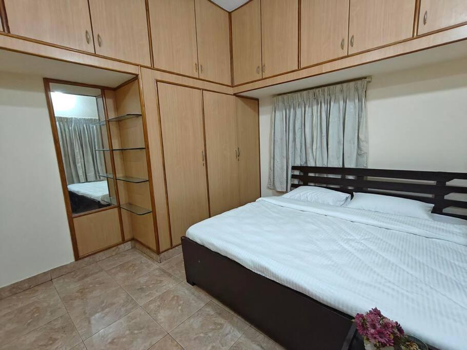 Cozy 80ft Rd Indiranagar 2bhk 2bth Apartment *