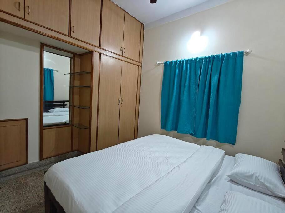 Cozy 80ft Rd Indiranagar 2bhk 2bth Apartment *
