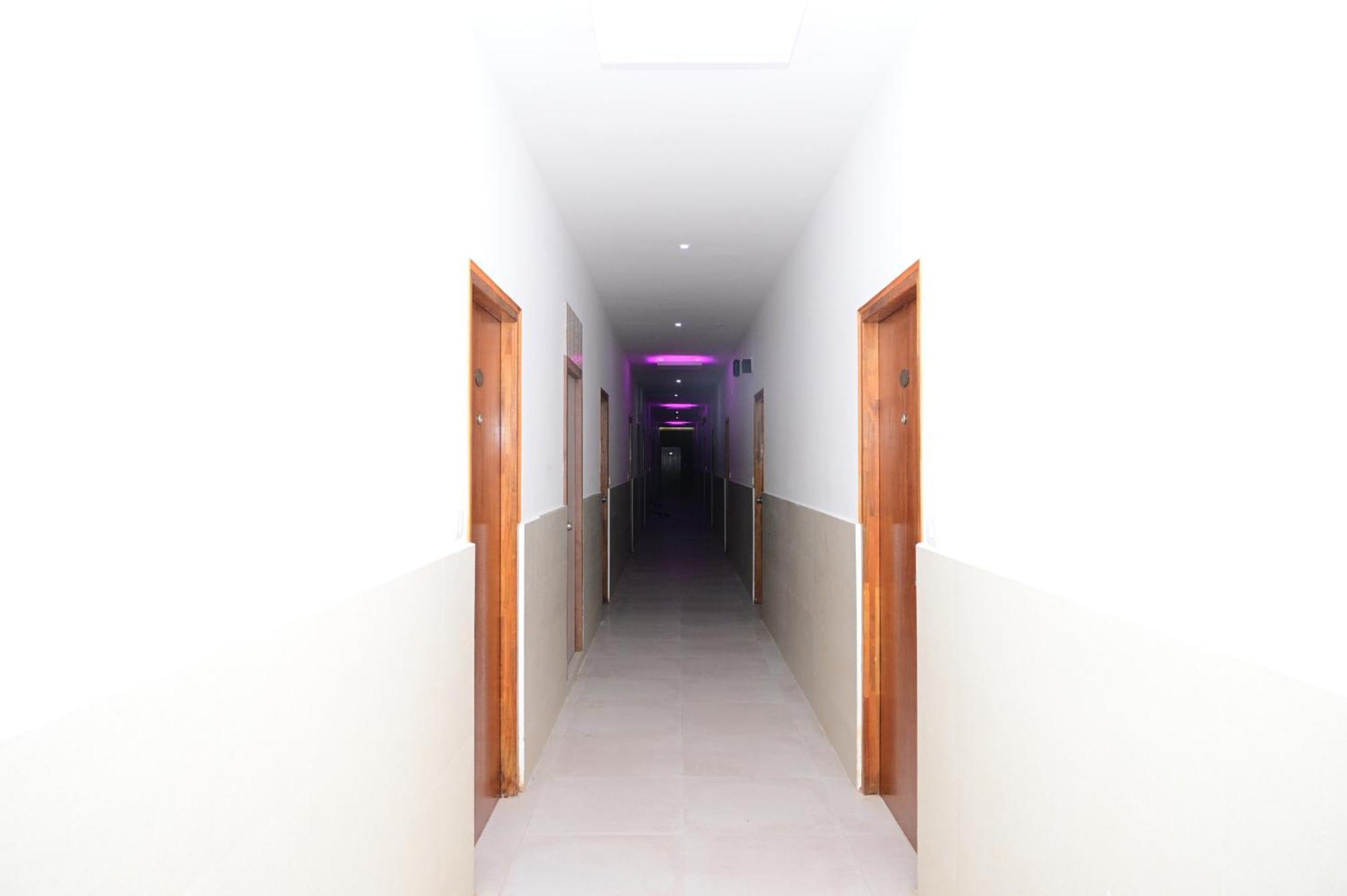 Hotel B Six
