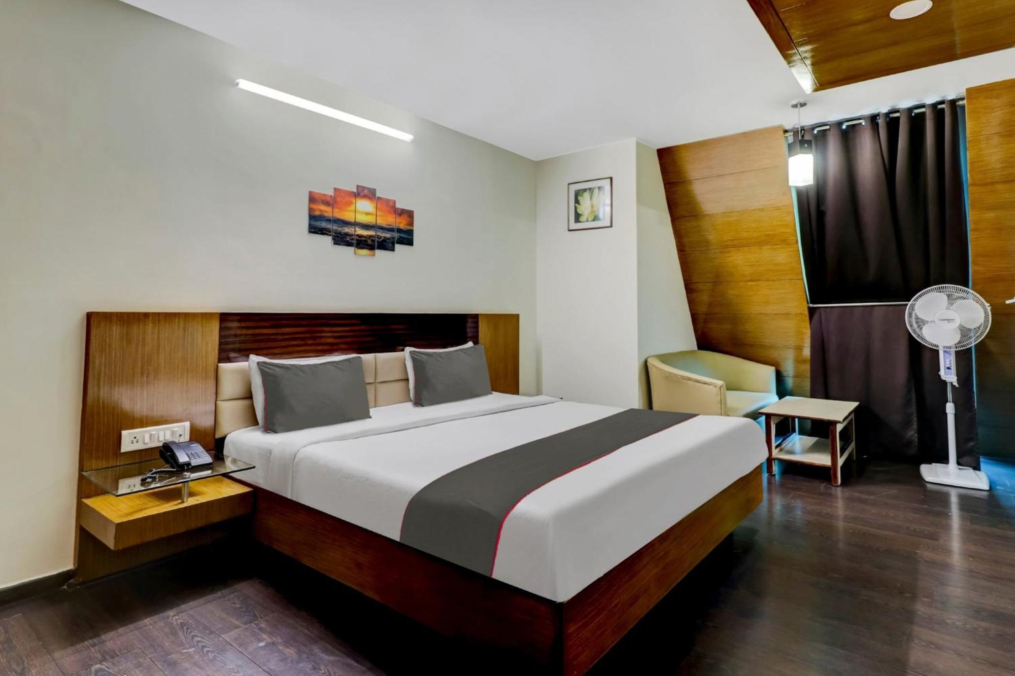 Collection O Madhura Residency 4*