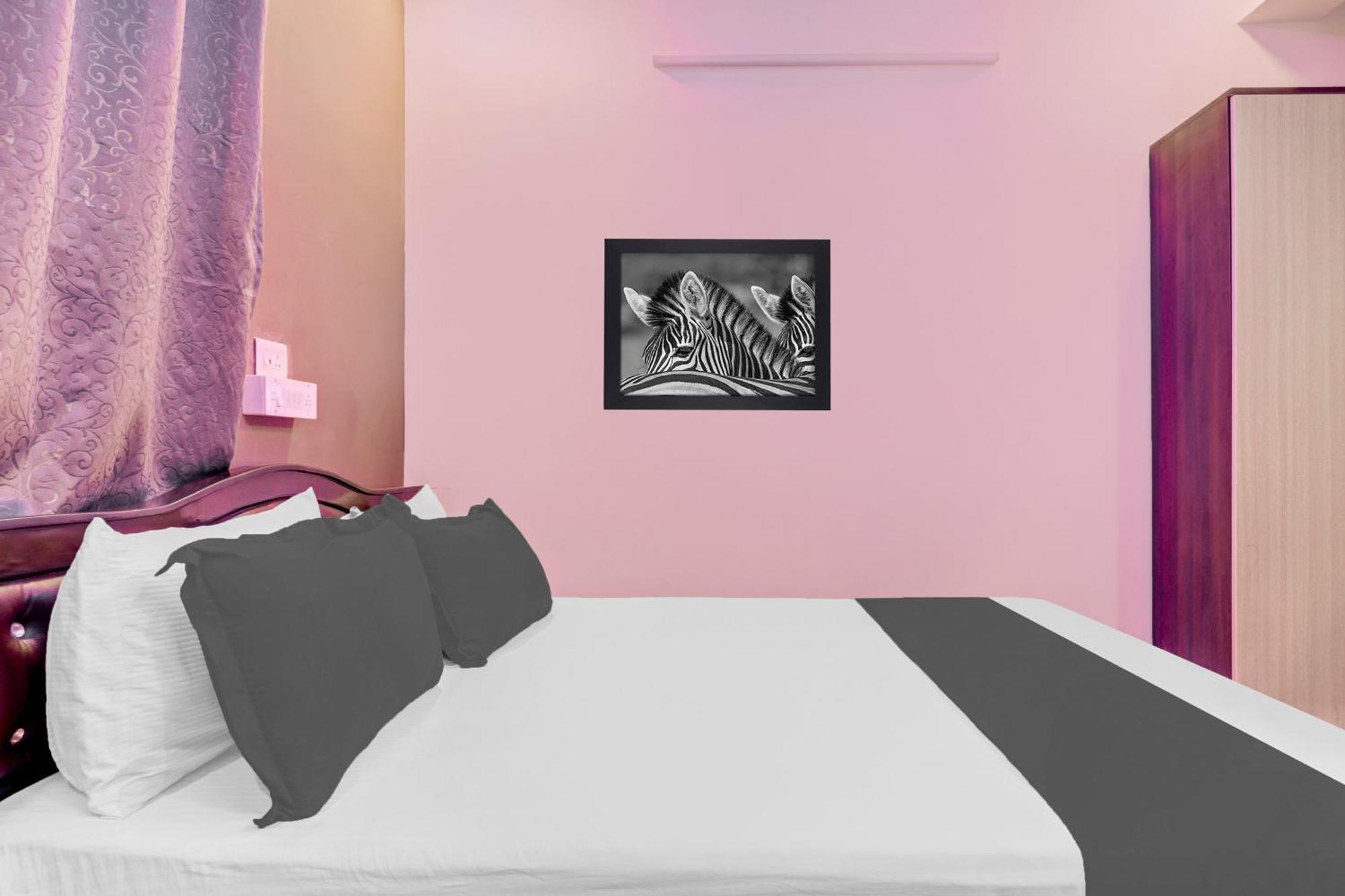 Oyo Lee Paradise Hotel