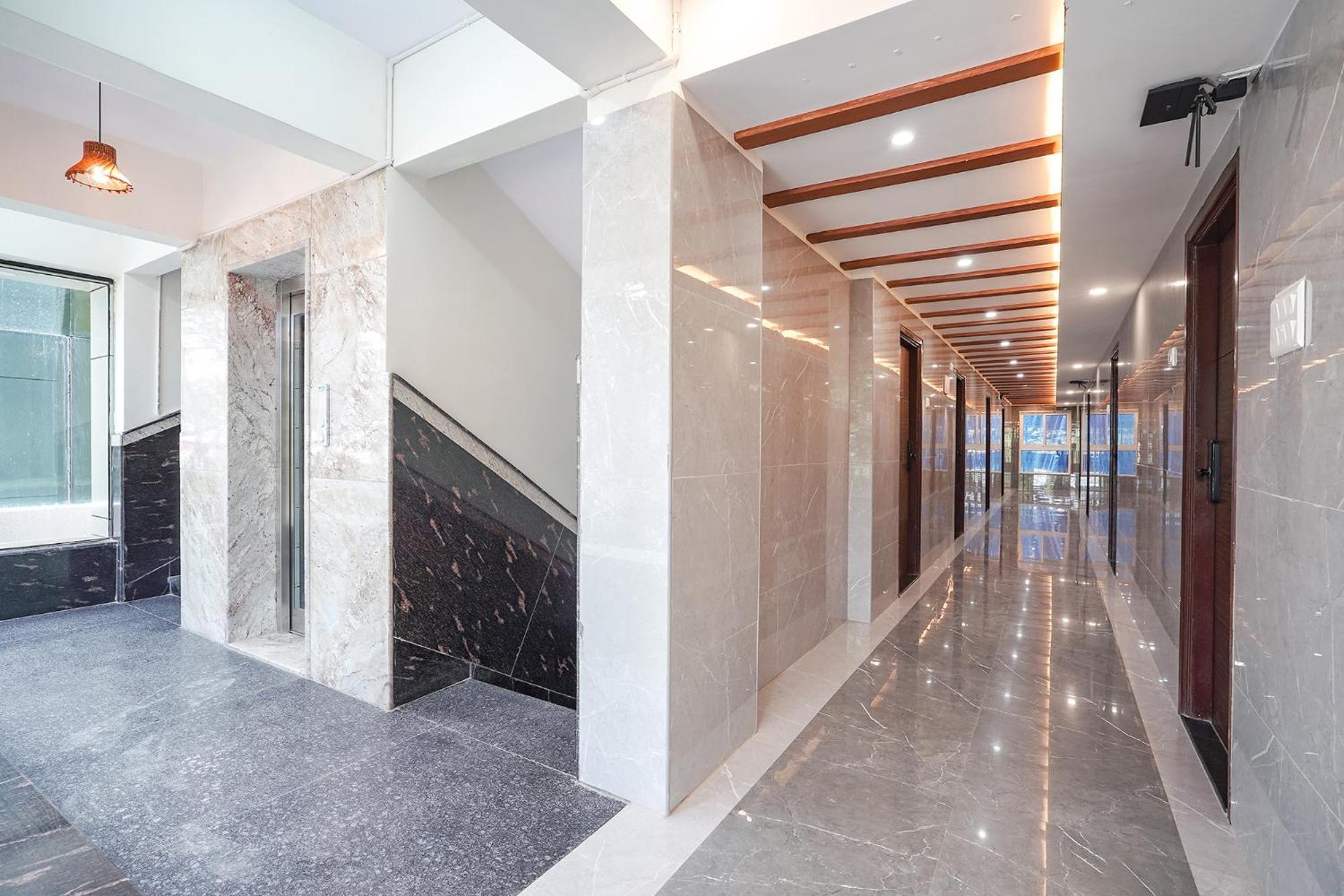 Fabhotel Redmoon 3*