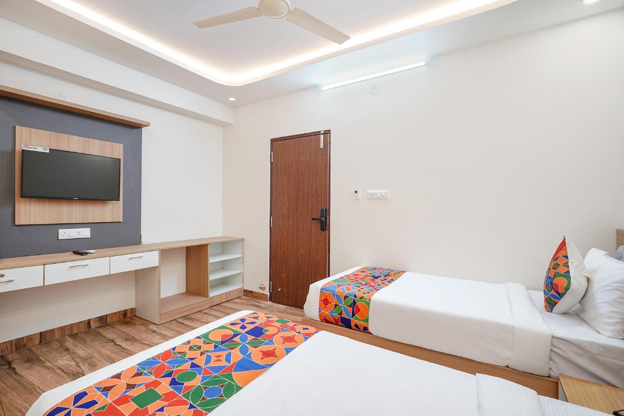 Fabhotel Redmoon Hotel 3*