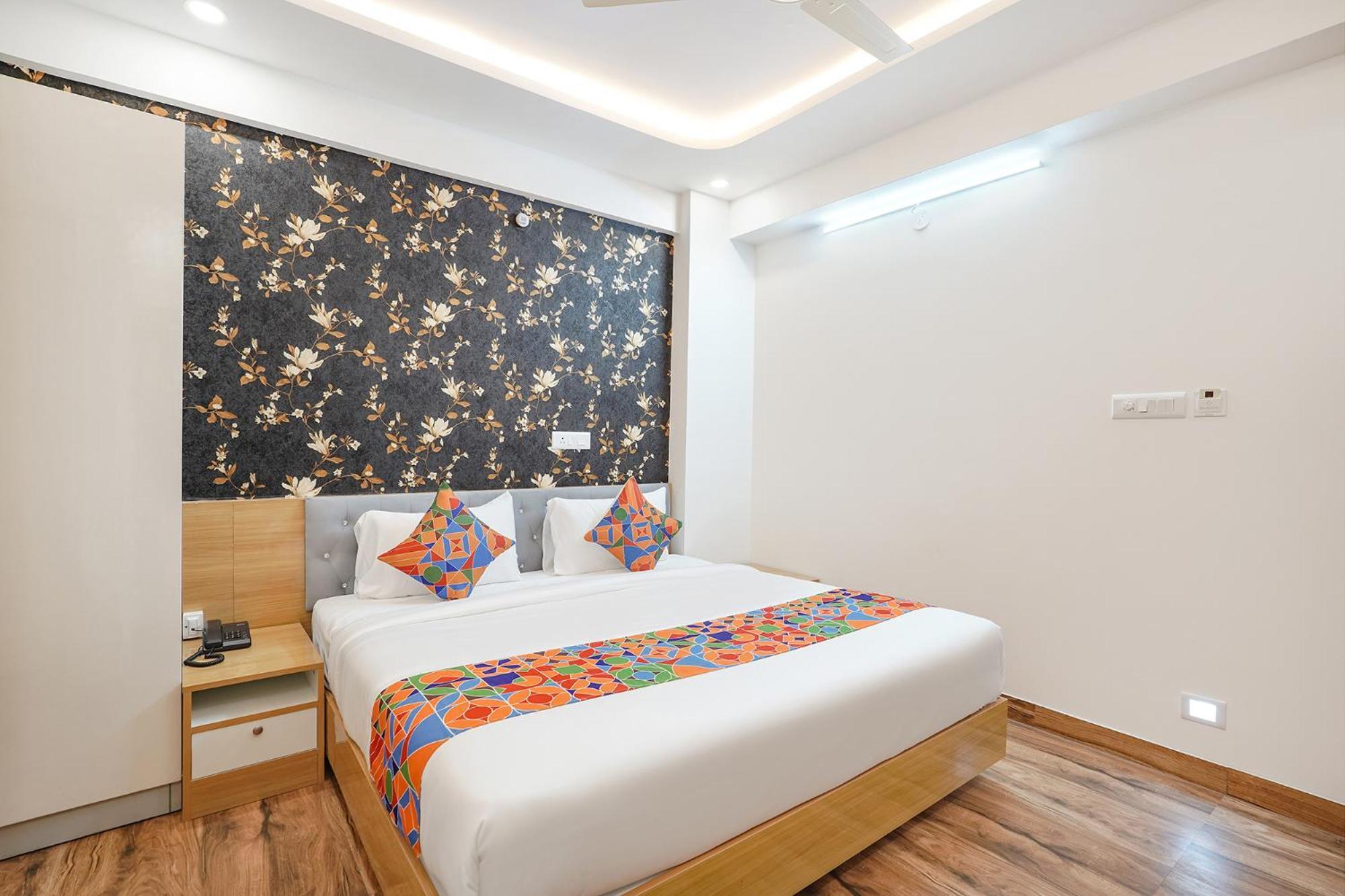 Fabhotel Redmoon 3*