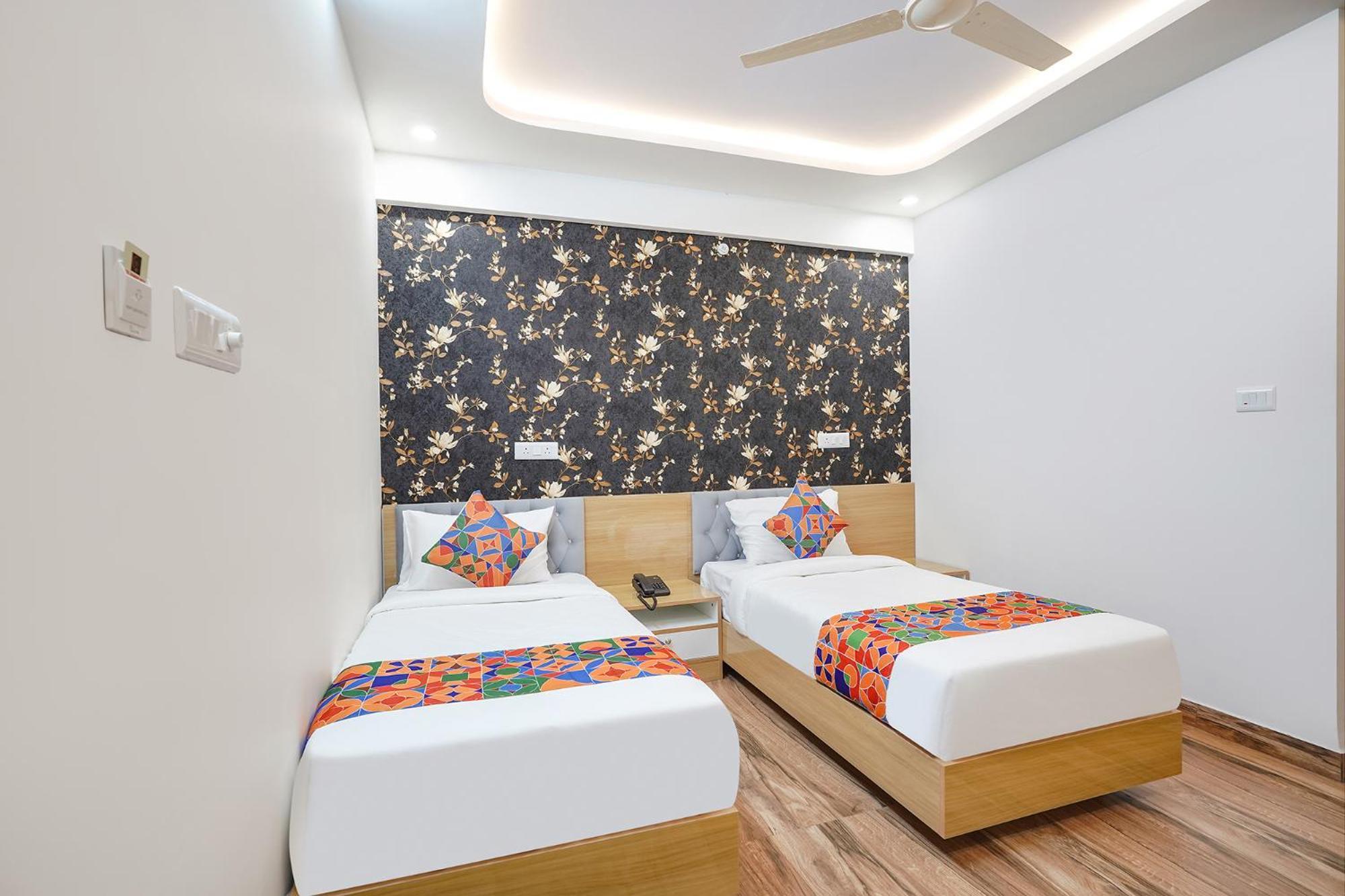 Hotel Fabhotel Redmoon 3*