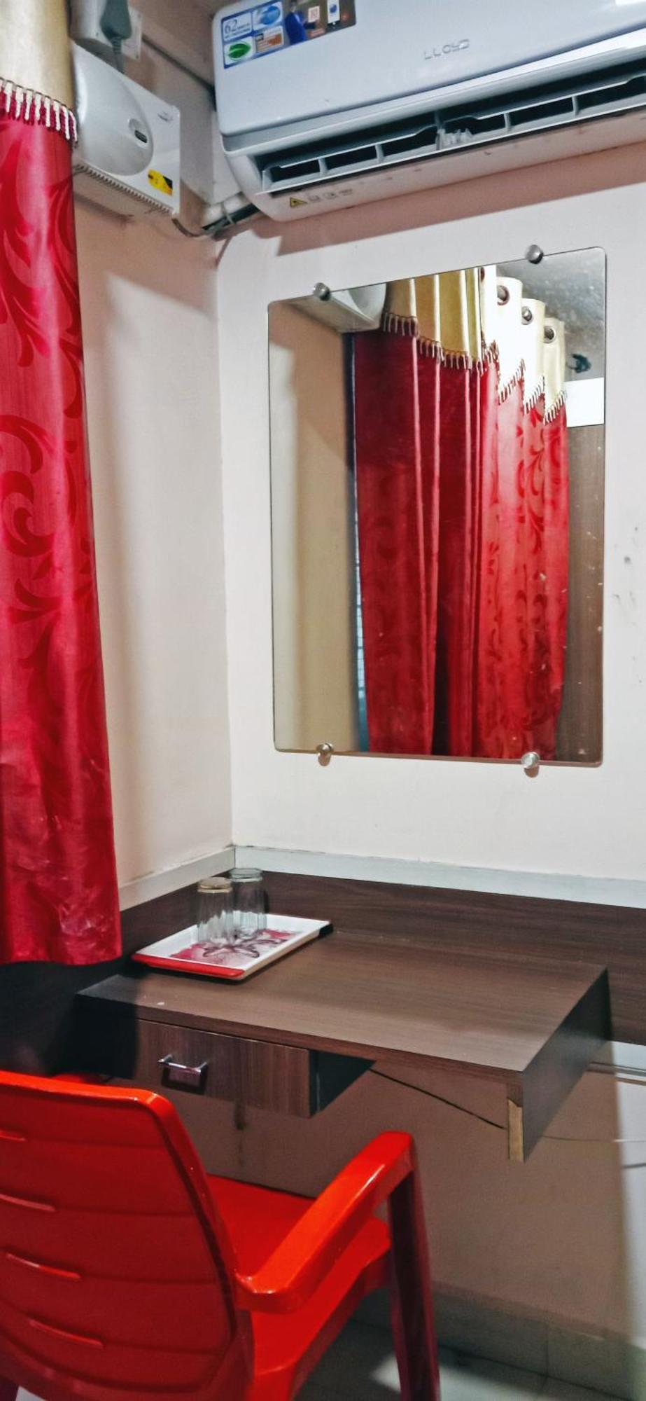 Hotel Sri Sai Comforts Near Majestic Railway Station