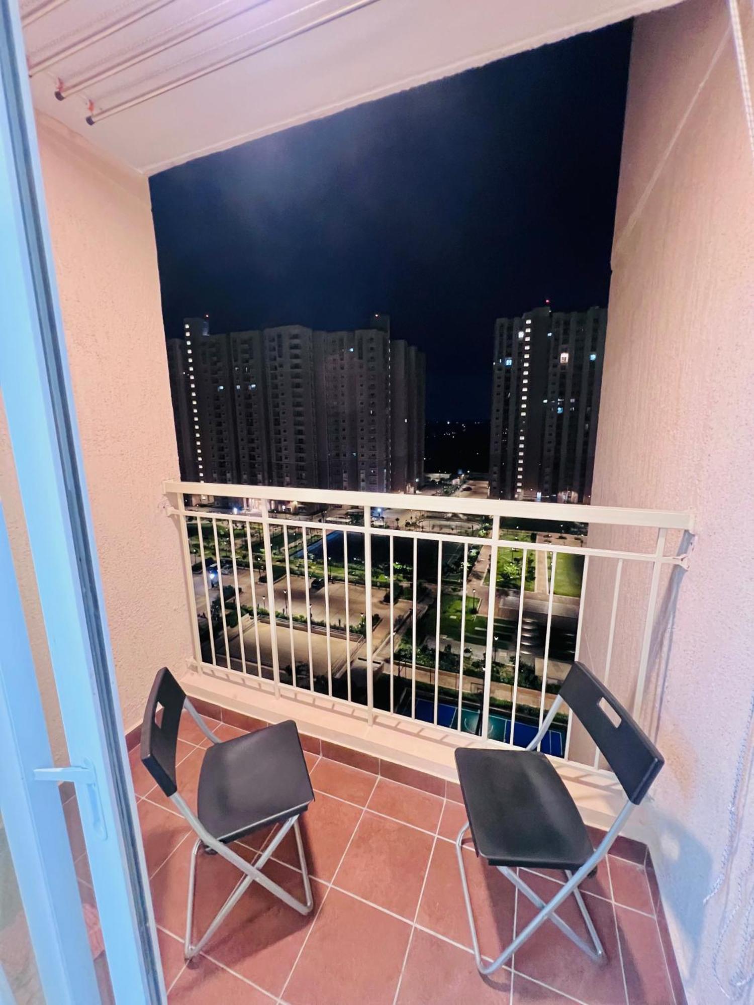 Apartment Pool View 2bhk Near Airport