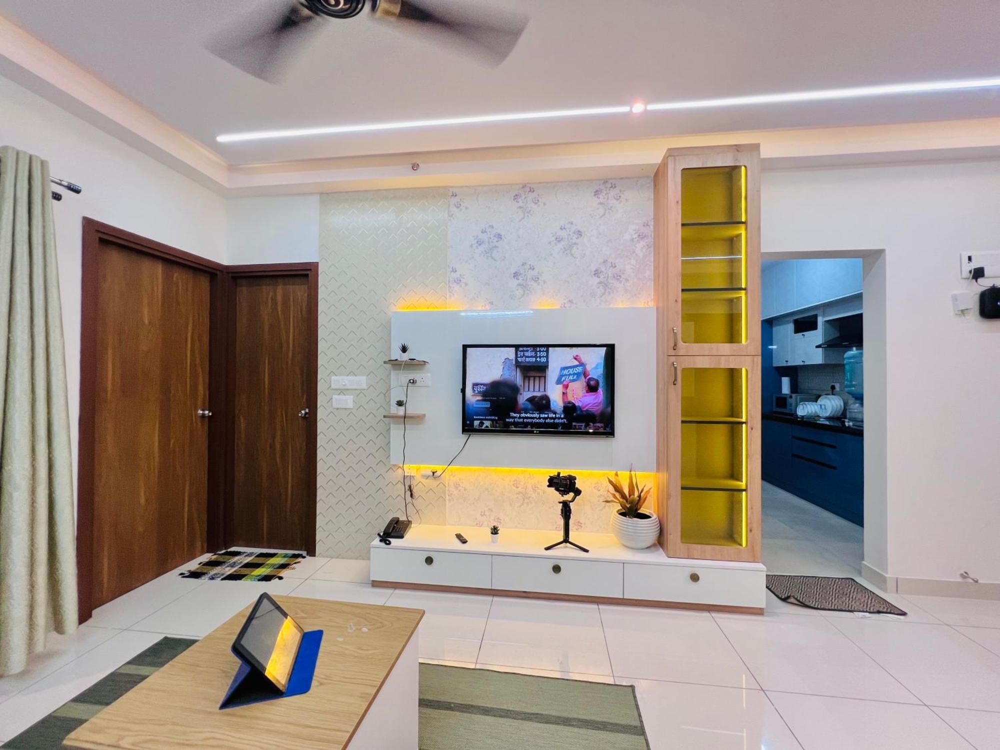 Apartment Pool View 2bhk Near Airport *