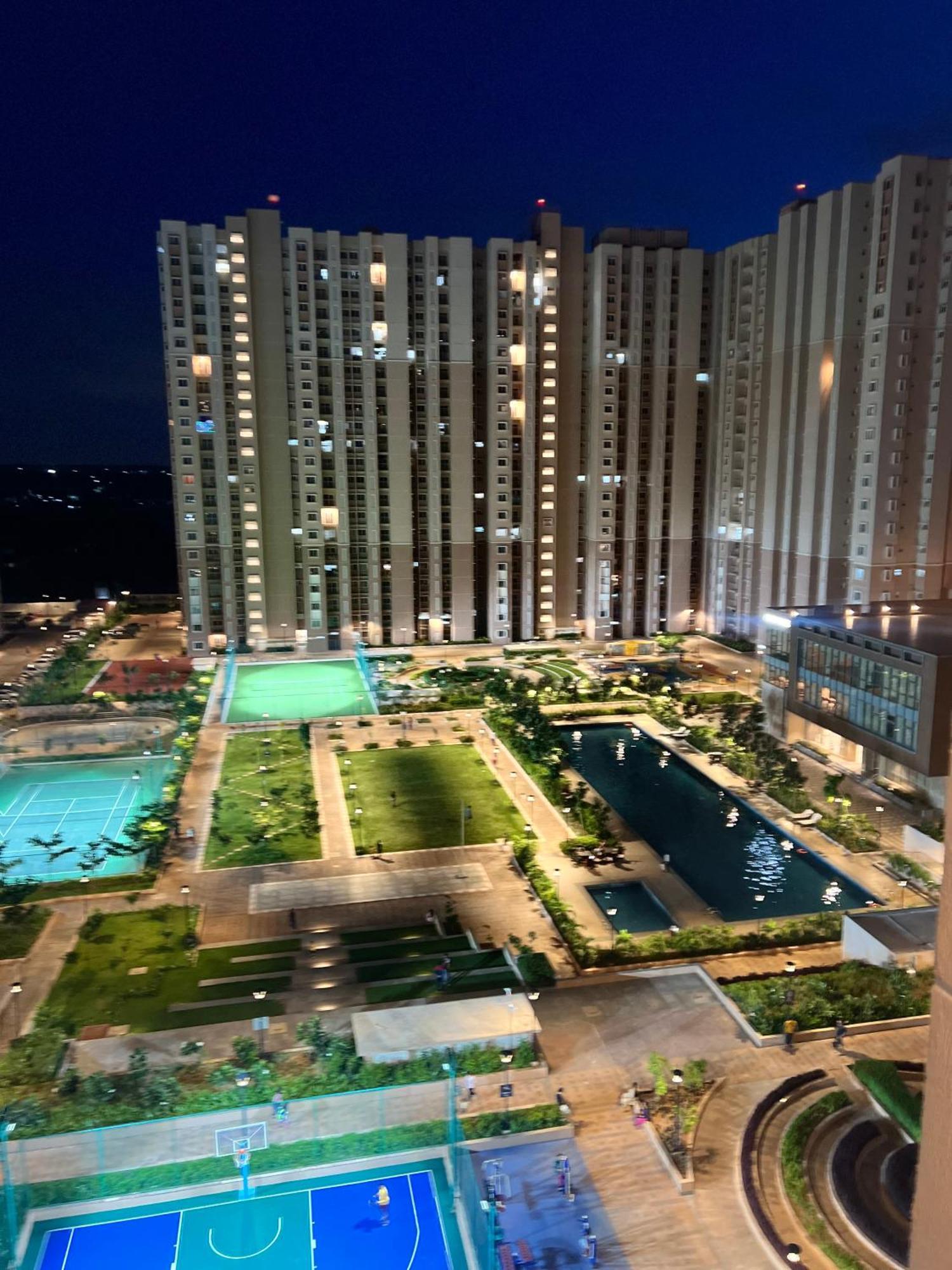 Apartment Pool View 2bhk Near Airport