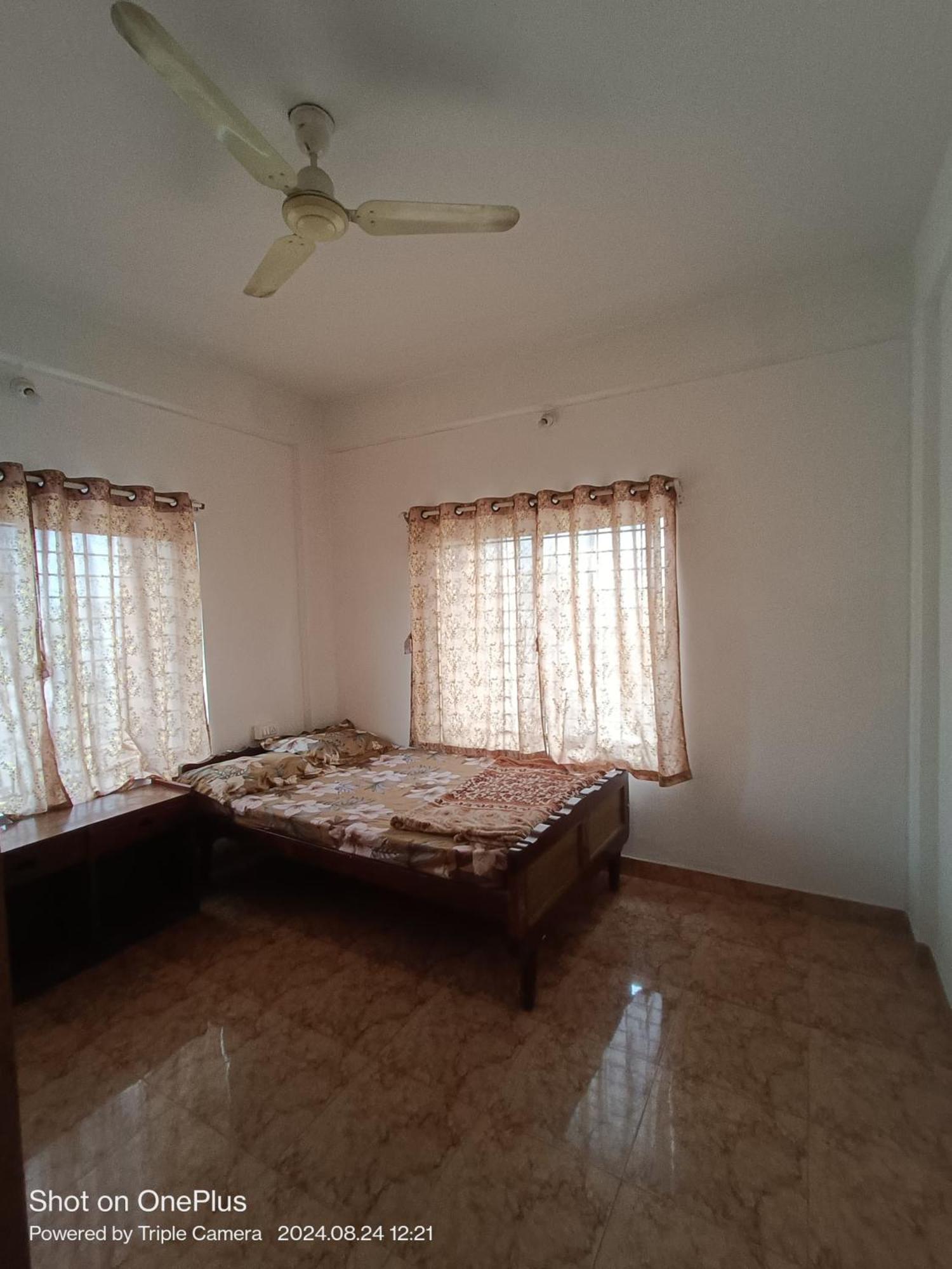 One In A Two Bhk -with Wifi, Kitchen & Washing Machine Apartment