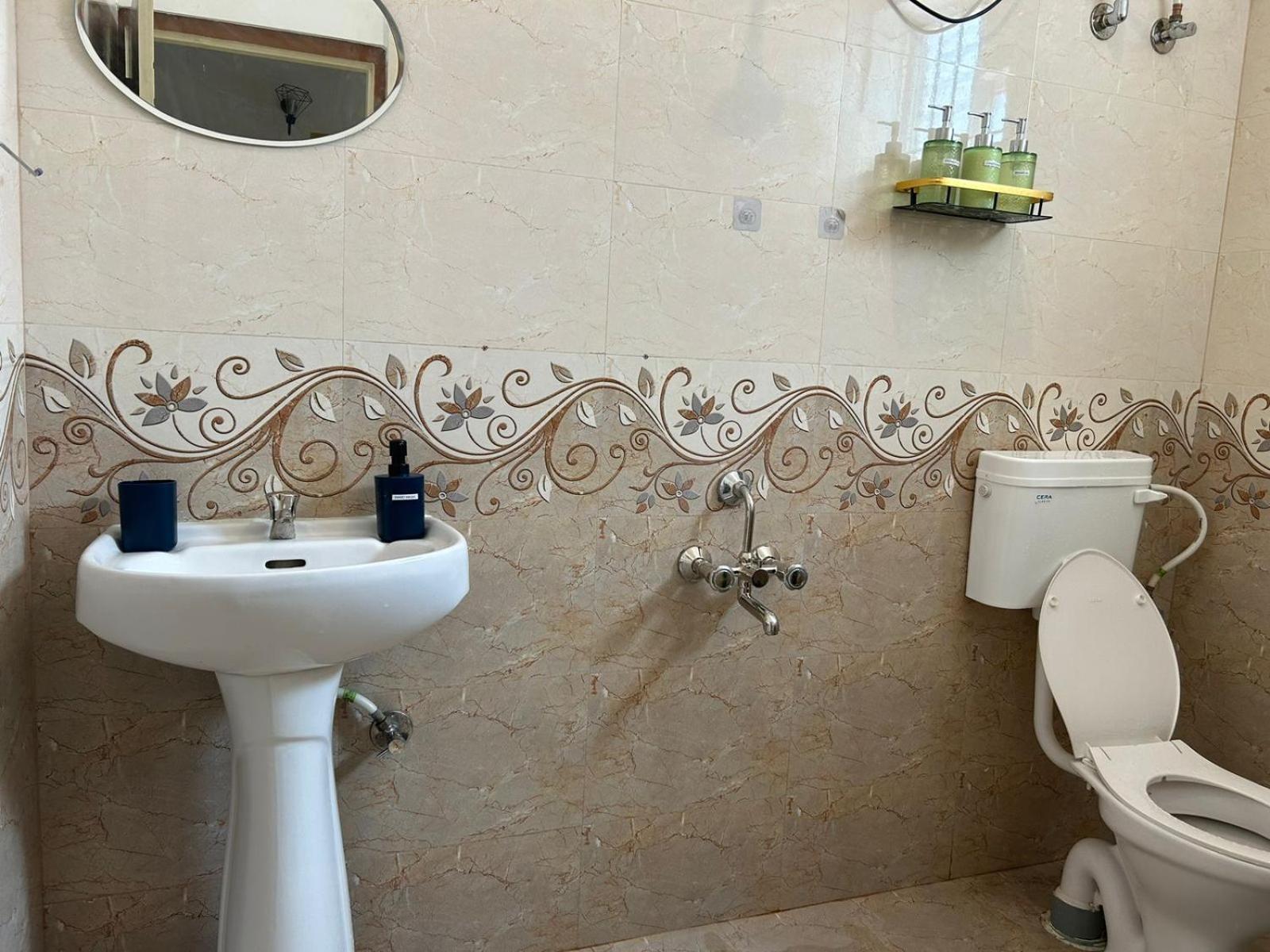 Apartment Saavn-hsr Sector 3 3 Min - Nift , 150 Mbps Wifi, Ac - Master Bedroom *