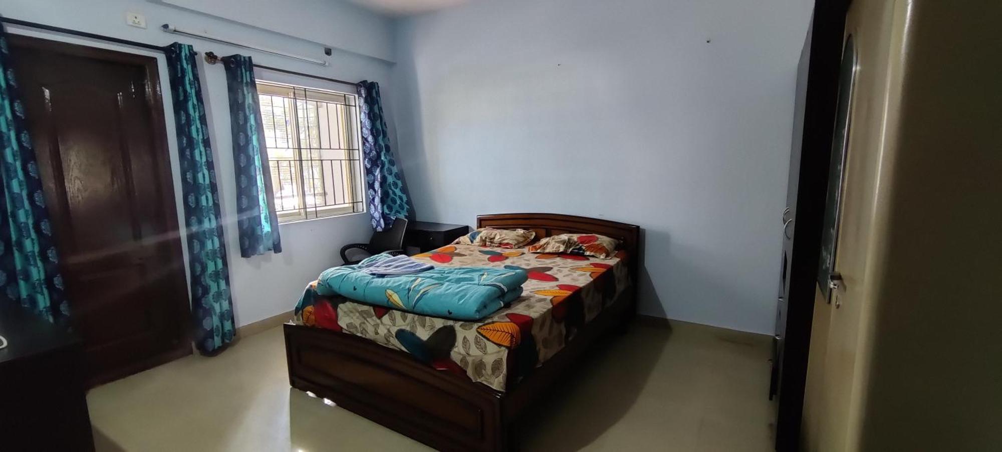 A Cozy 2 Bhk Flat Apartment *
