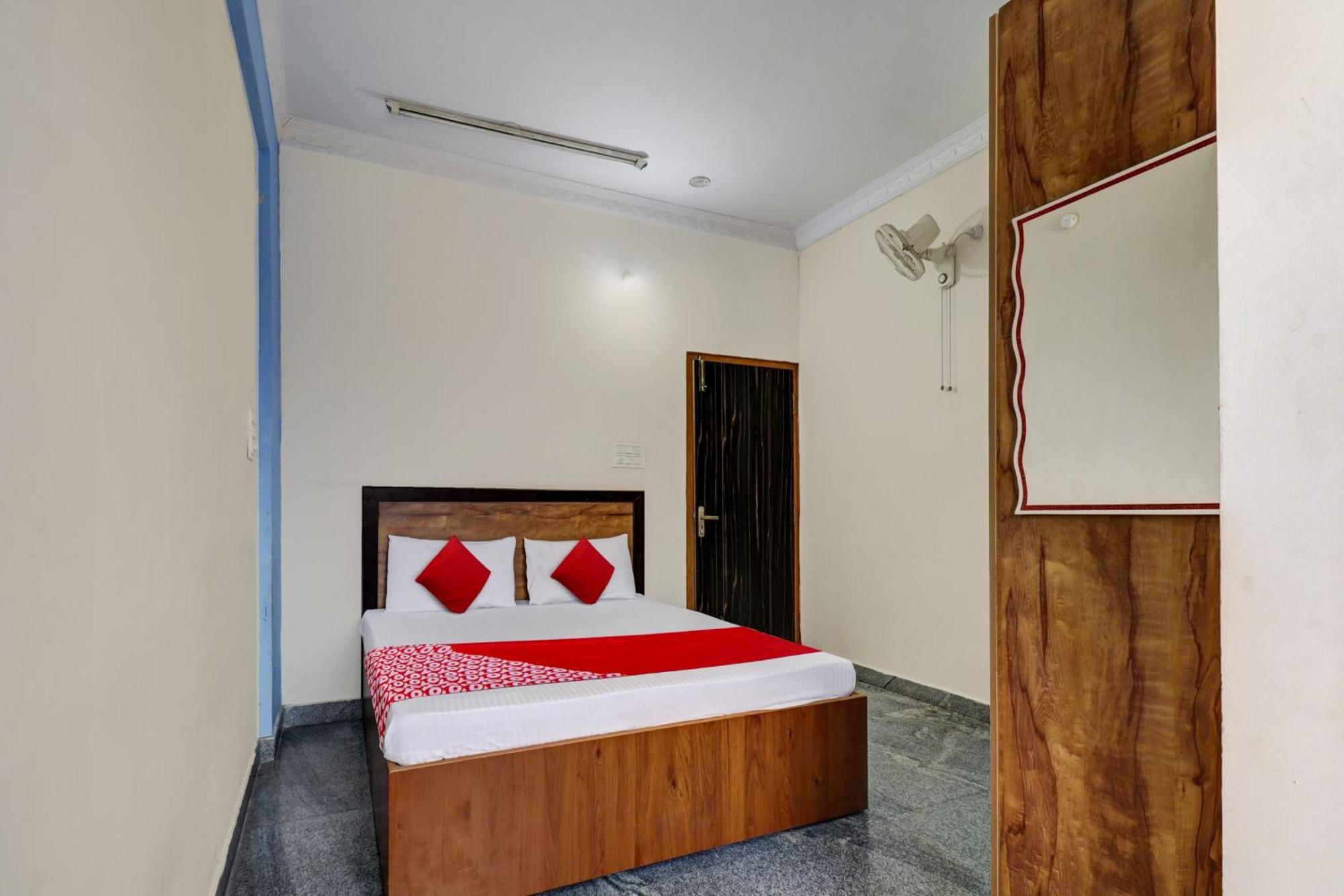 Super O J.b. Boarding And Hotel 4*