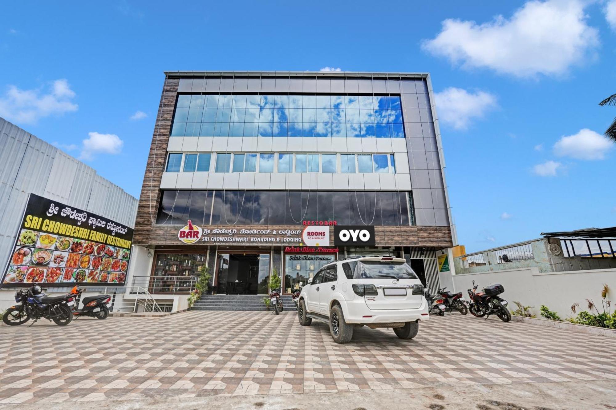 O Sri Chowdeshwari Boarding And 4*
