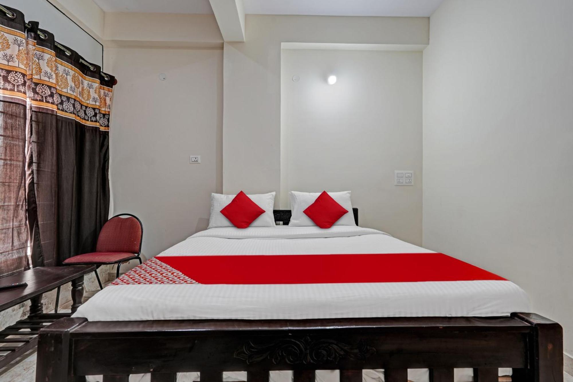 O Sri Chowdeshwari Boarding And 4*