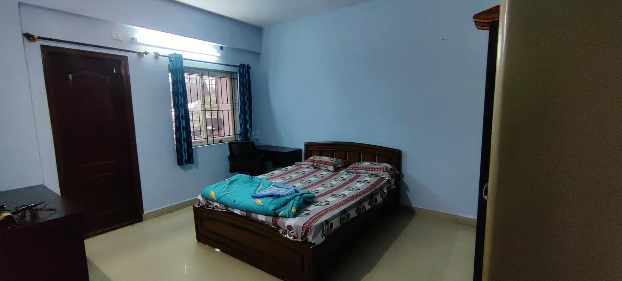 An Affordable Cozy 2 Bhk For Family Or Working Professionals *