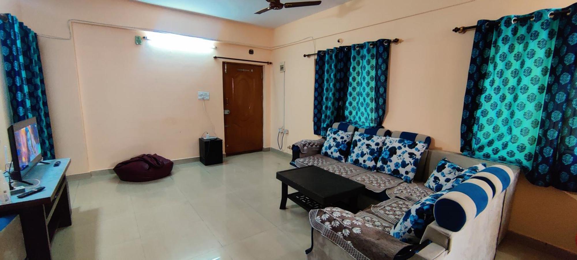 An Affordable Cozy 2 Bhk For Family Or Working Professionals Apartment *
