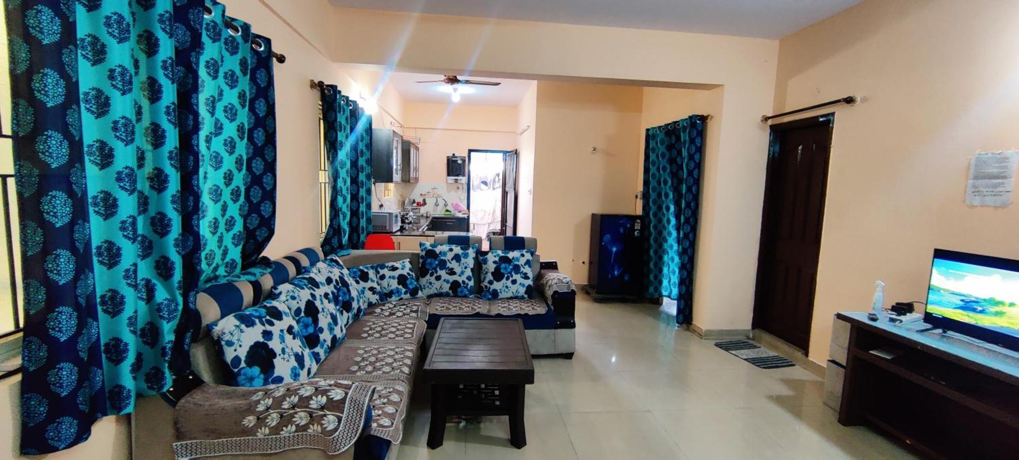 An Affordable Cozy 2 Bhk For Family Or Working Professionals *