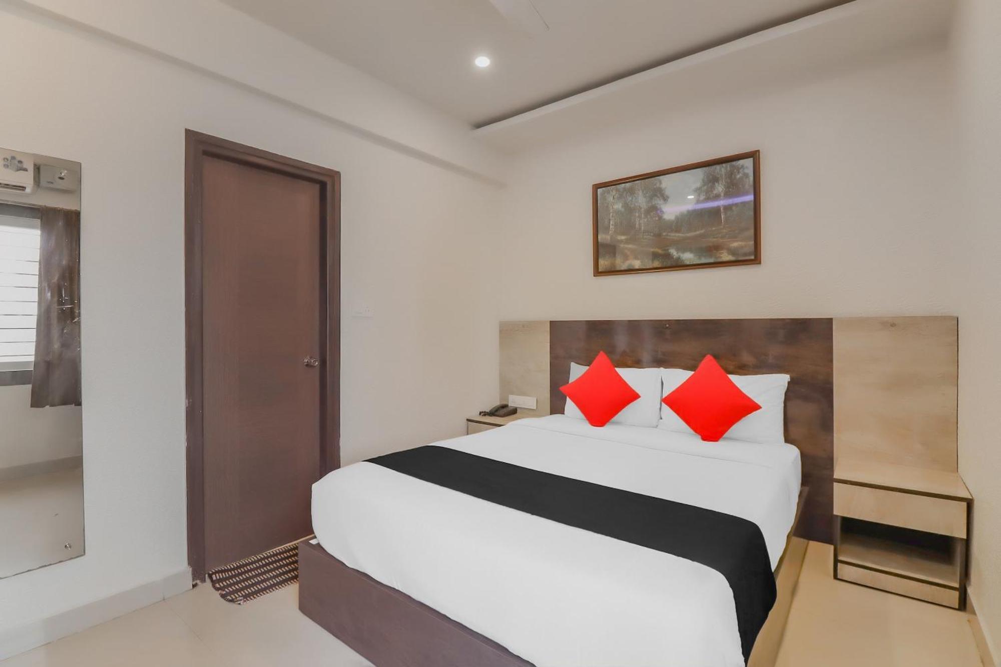 Capital O Royal Galaxy Finesse Near Phoenix Marketcity Hotel 3*
