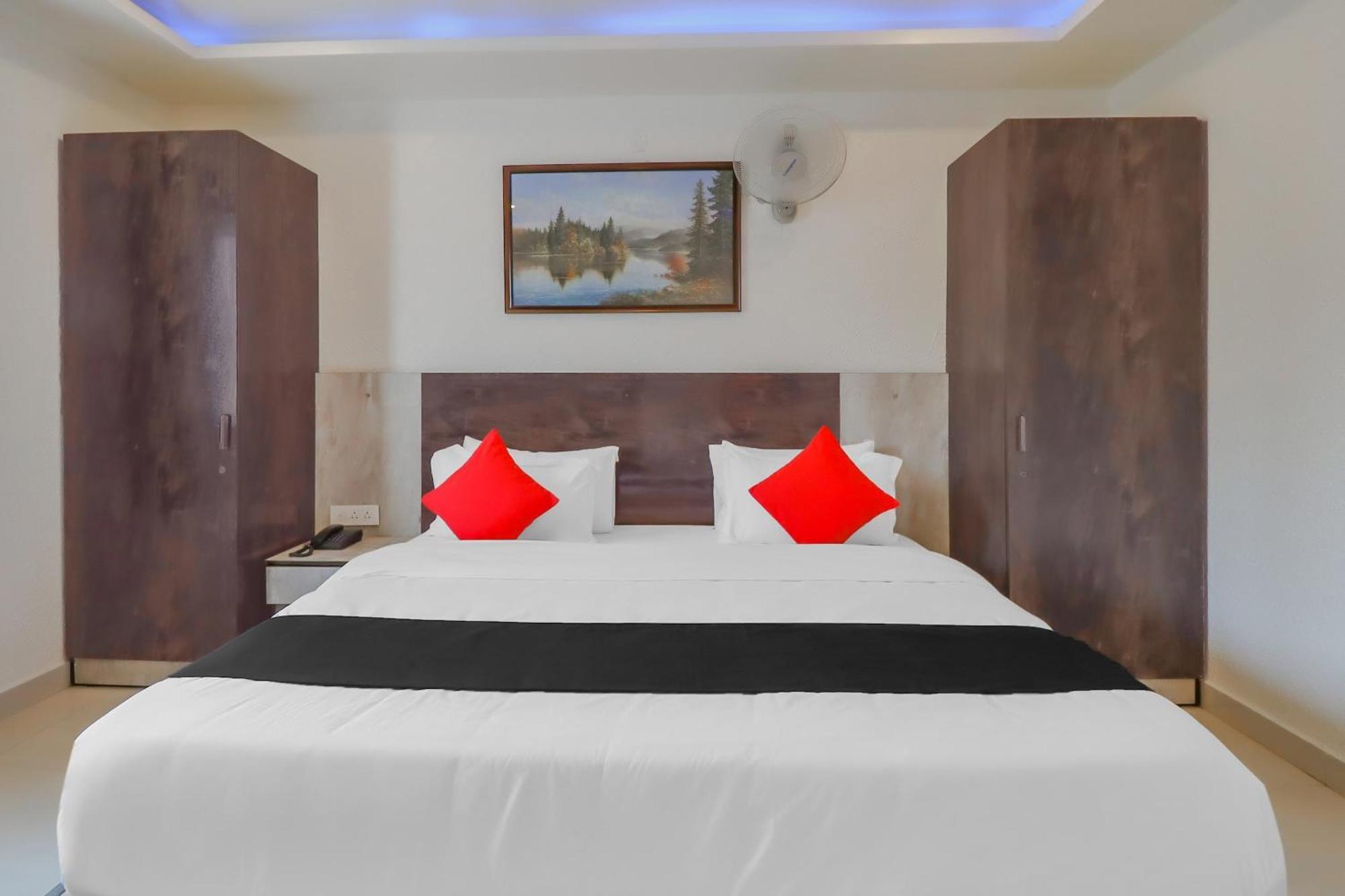 Hotel Capital O Royal Galaxy Finesse Near Phoenix Marketcity 3*