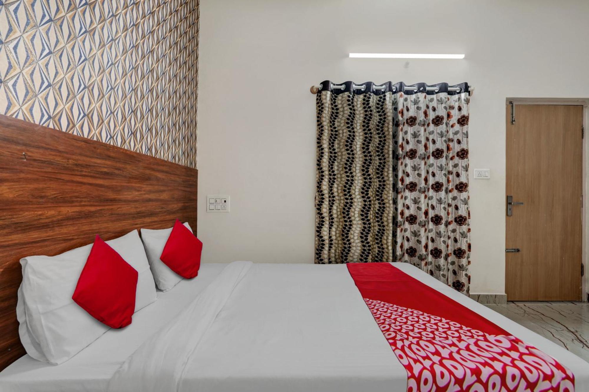 O Sri Balaji Comforts Hotel 4*