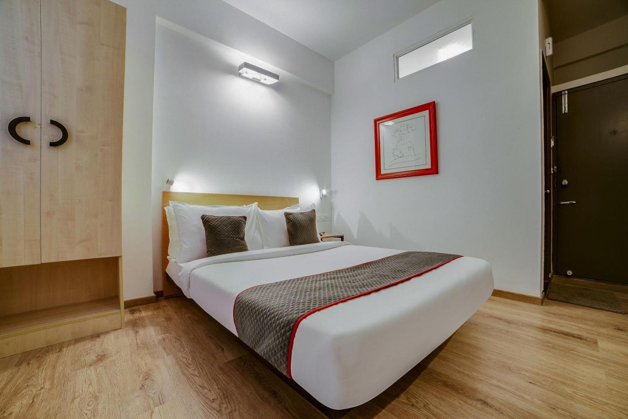 Townhouse Sarvar Hospitality Near Ascendas Park Square Mall Bangalore
