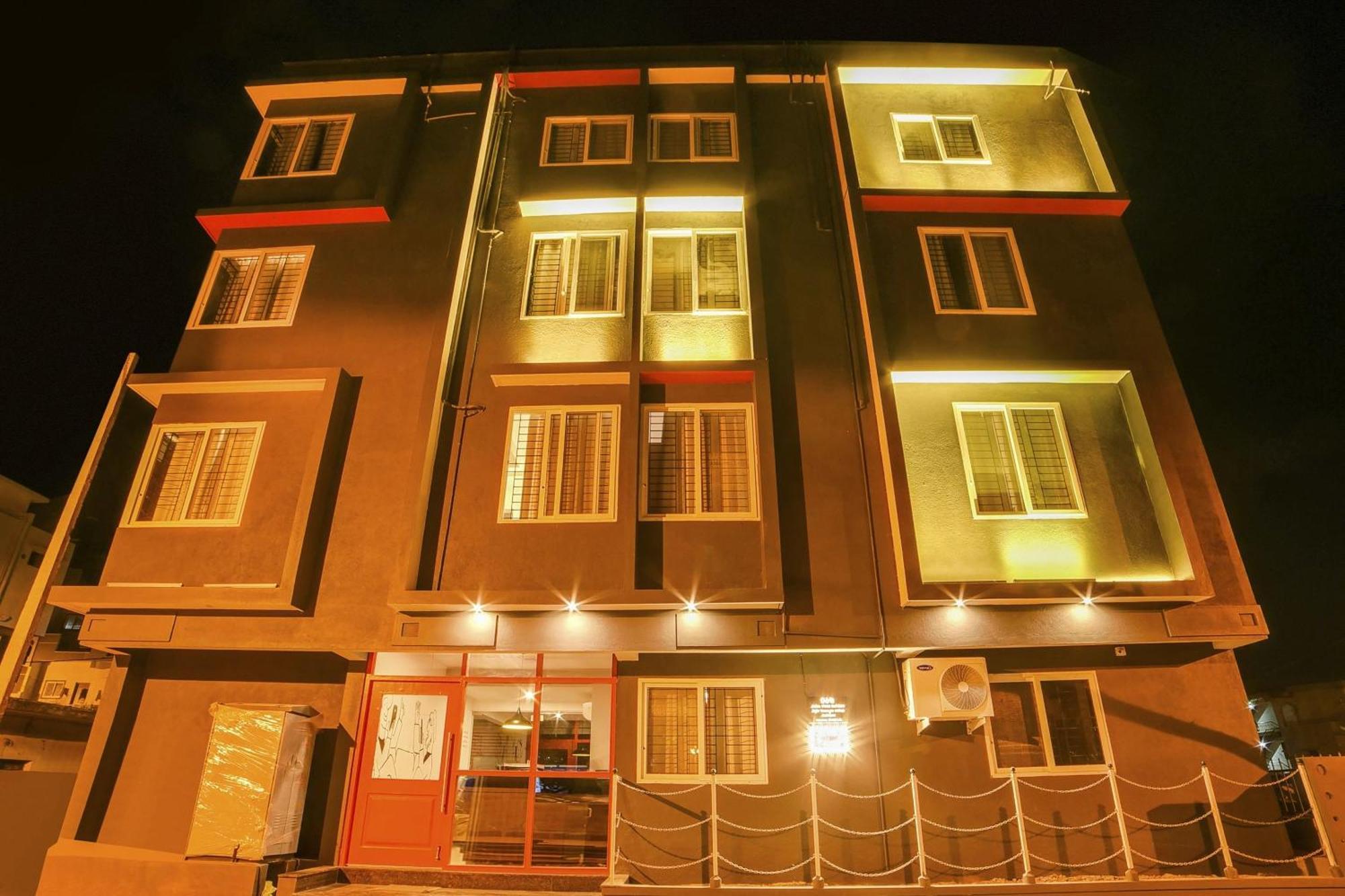Townhouse Sarvar Hospitality Near Ascendas Park Square Mall 4* Bangalore