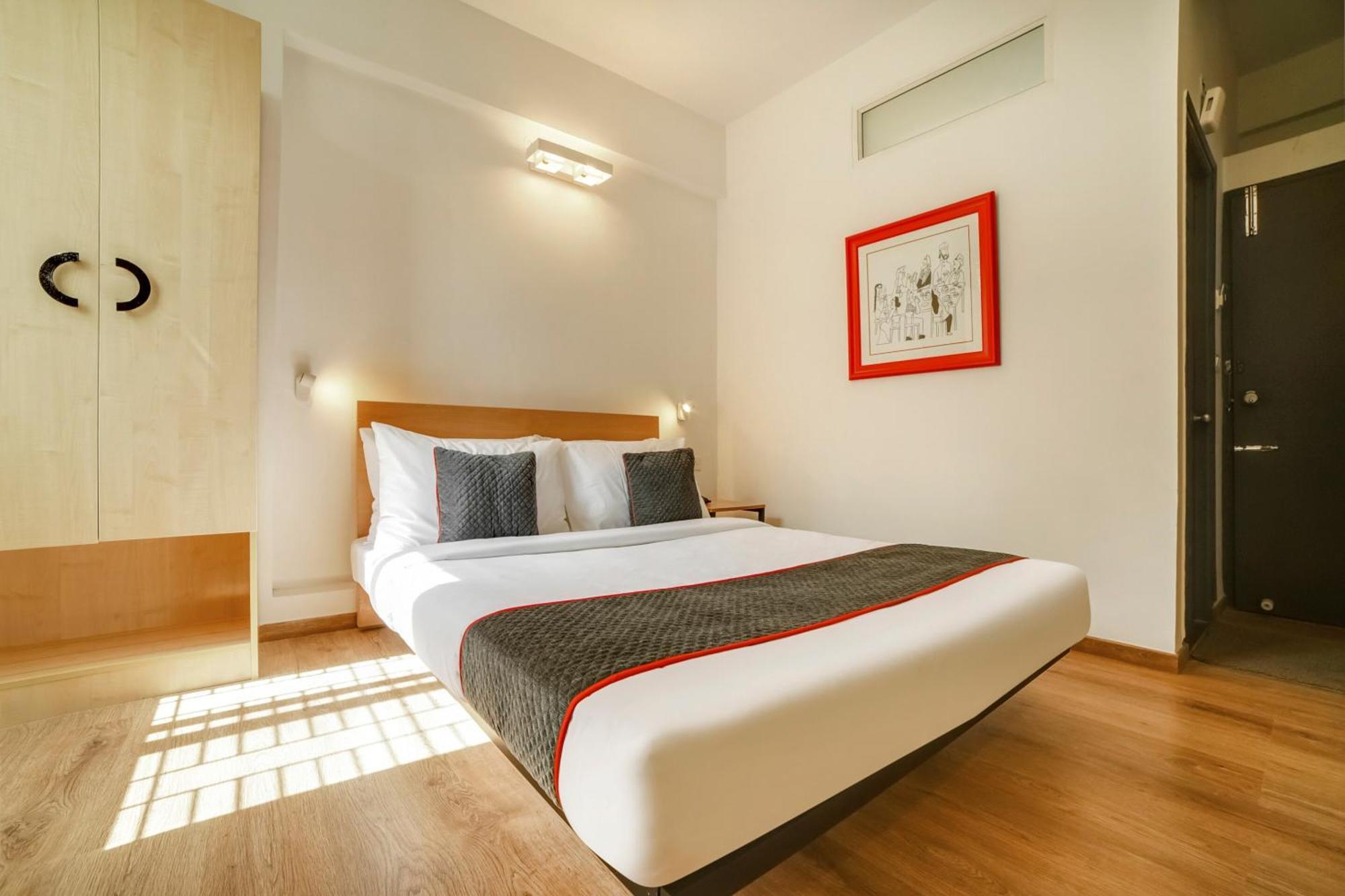 Townhouse Sarvar Hospitality Near Ascendas Park Square Mall 4*