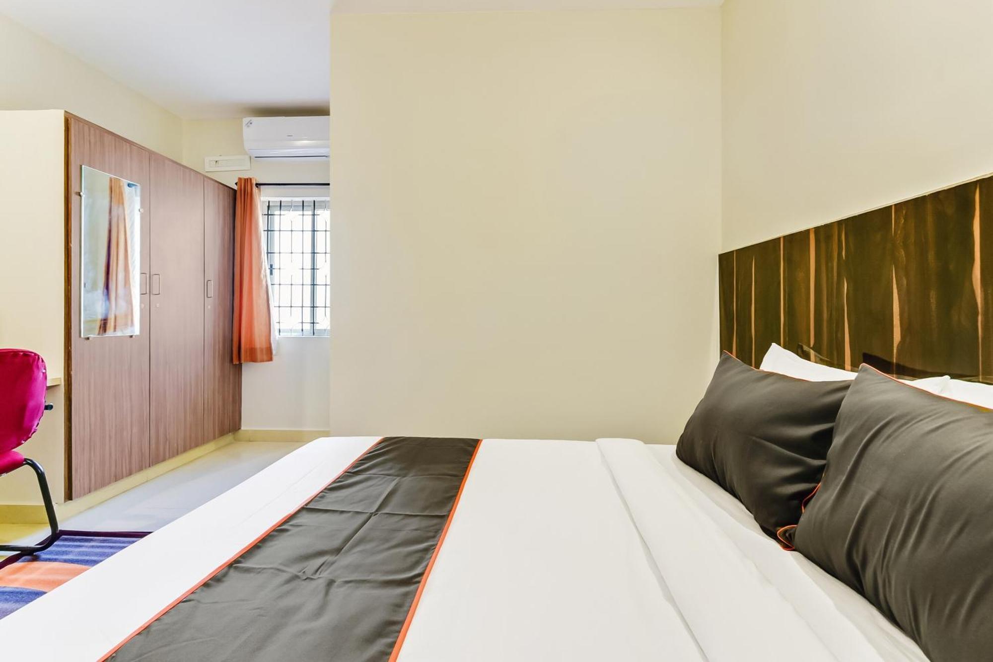 Collection O Vittala Comfort Near Ascendas Park Square Mall 4*