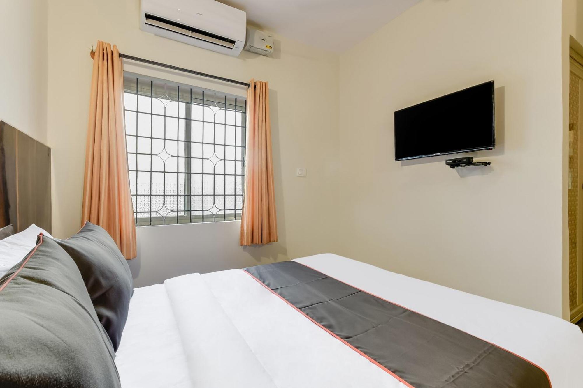 Collection O Vittala Comfort Near Ascendas Park Square Mall