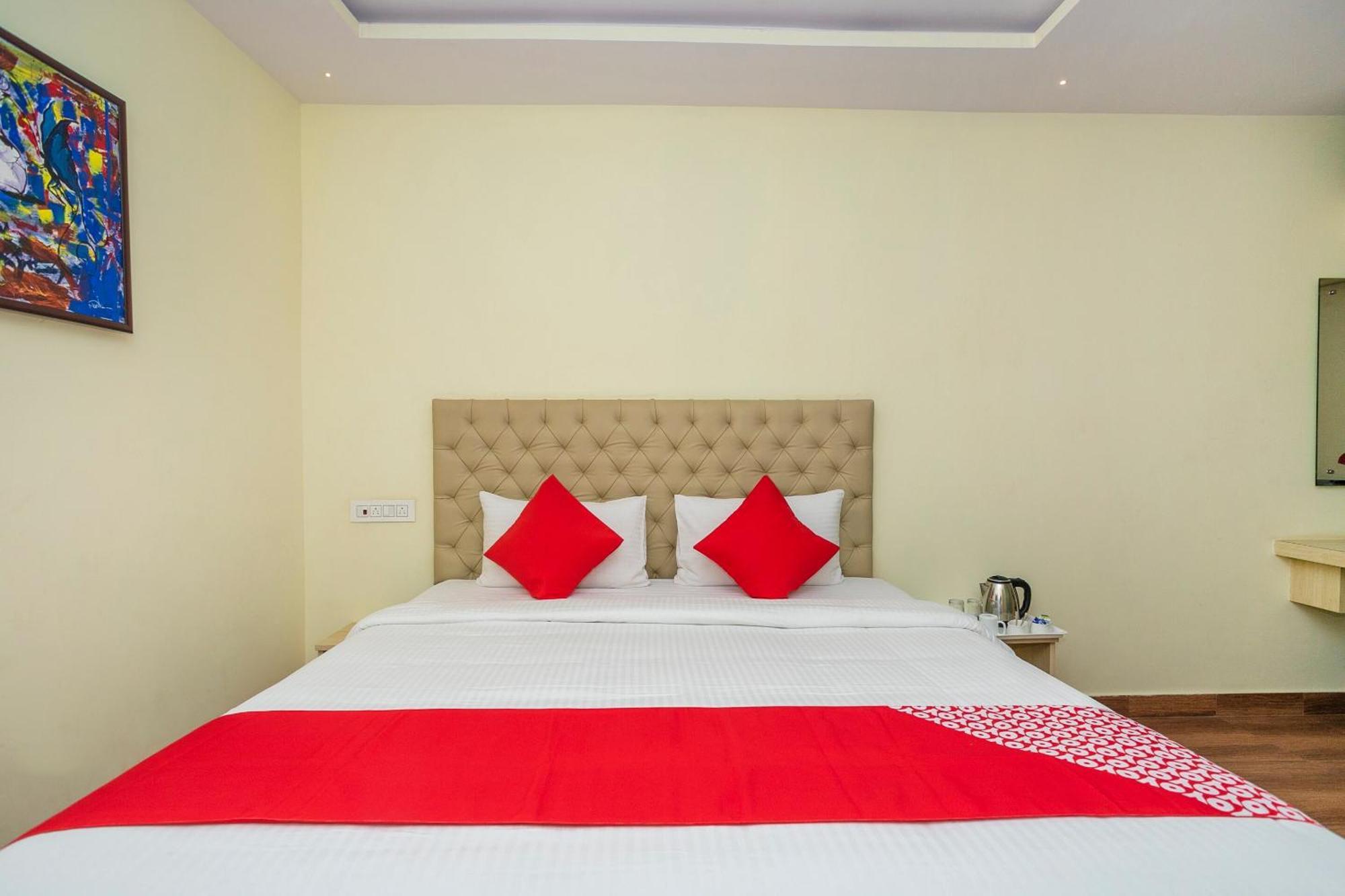 O Flagship 37297 N R Deluxe Hotel 3*