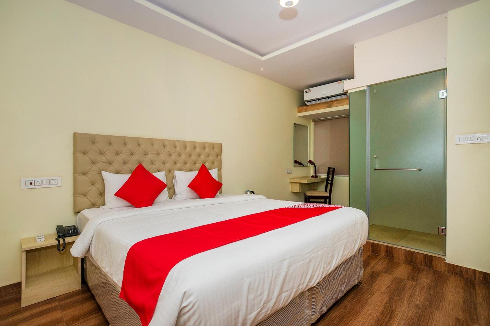 O Flagship 37297 N R Deluxe Hotel