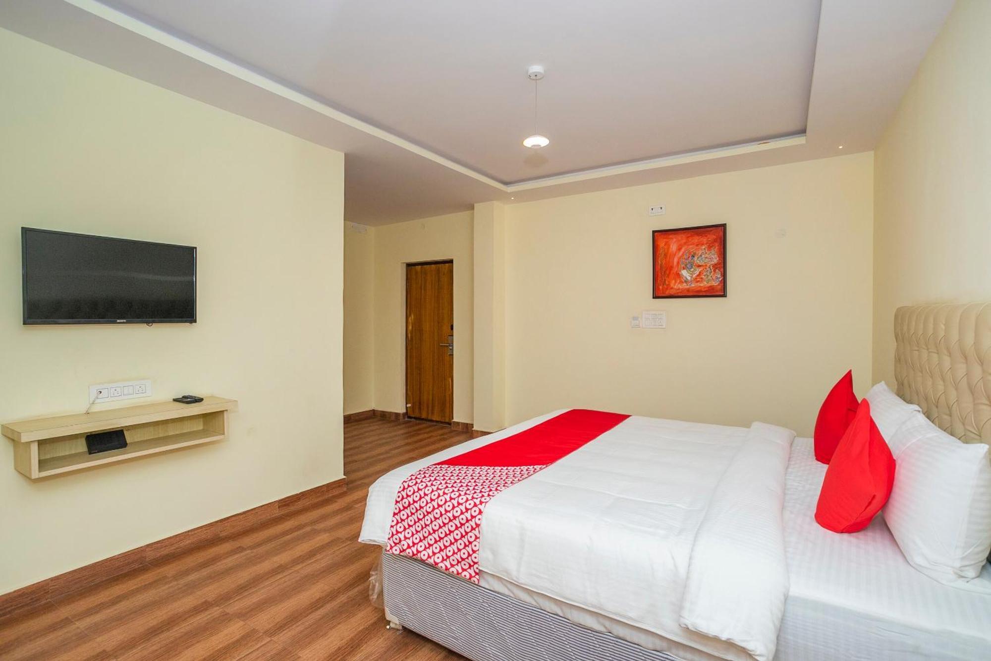 Hotel O Flagship 37297 N R Deluxe Bangalore