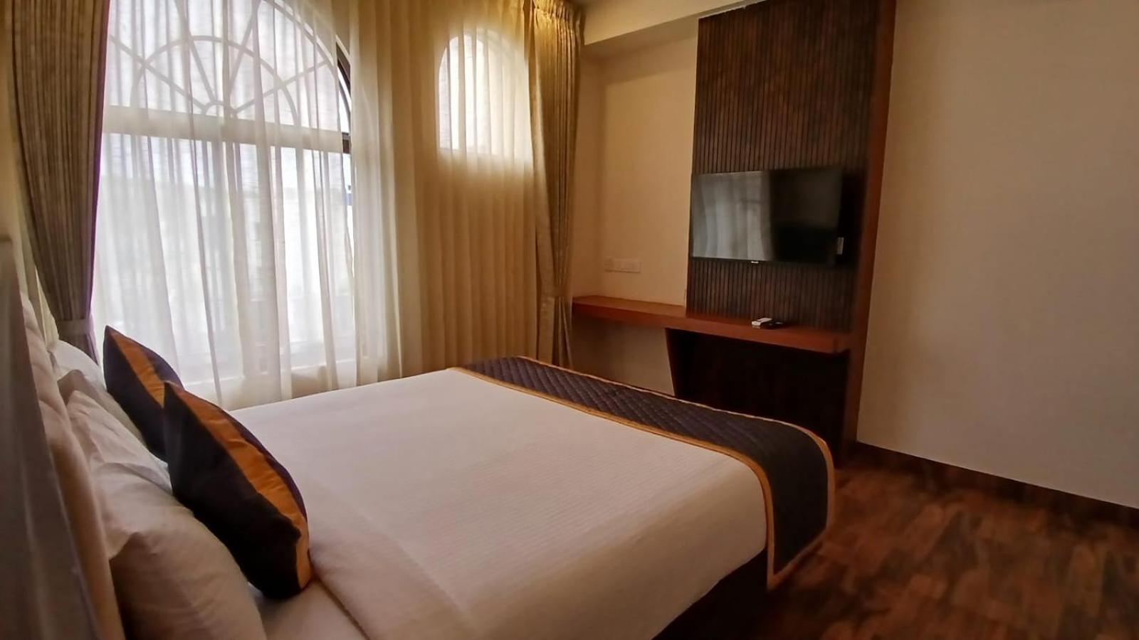 Pph Living Rajathagiri Palace Premium Bangalore